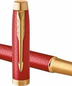 Parker IM Premium Rollerballpen | Red Met Gouden Detail | Fijne Penpunt Met Blauwe Inkt Navulling | Geschenkdoos -Parker Shop 550x349 4