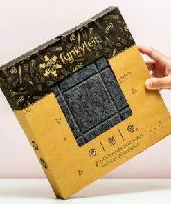 Funky Felt Zelfklevend Vilten Prikbord | Set Van 4 Stuks Incl. 20 Punaises | Memobord | Wandbord | Wanddecoratie |Vierkant| 1 Stuk = 30 X 30 X 1 Cm | Donkergrijs -Parker Shop 550x550 20