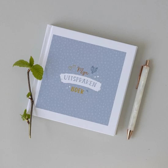 Maan Amsterdam Uitsprakenboek - Blauw - Invulboek Voor De Leukste En Grappigste Uitspraken Van Kinderen - 15 X 15 Cm 4 Maan Amsterdam Uitsprakenboek - Blauw - Invulboek Voor De Leukste En Grappigste Uitspraken Van Kinderen - 15 X 15 Cm - Afbeelding 4