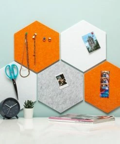 Funky Felt | Zelfklevend Prikbord| 26 X 30 X 1 Cm | Set Van 5 Stuks Incl. Punaises | Hexagon | Oranje