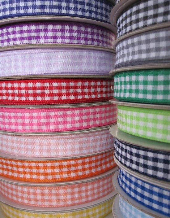 Merkloos Geruit Lint 10mm (1cm) | Lint Met Ruitjes | Gingham Plaid | Rood | Cadeaulint | Kerstlint Kerst | Decoratielint | Rol: 22 Meter 3 Merkloos Geruit Lint 10mm (1cm) | Lint Met Ruitjes | Gingham Plaid | Rood | Cadeaulint | Kerstlint Kerst | Decoratielint | Rol: 22 Meter - Afbeelding 3